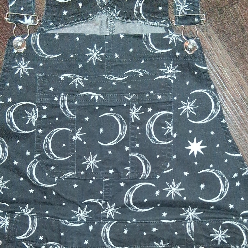 Hot Topic Denim Black Moon & Star Short Overalls for Kids - Picture 3 of 7
